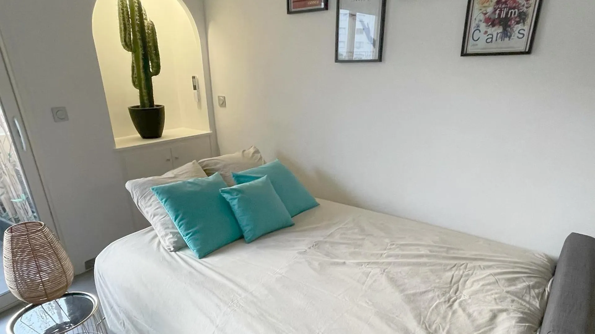 Cannes Croisette - Plages - Palais - Bord De Mer - Appartement Moderne Et Lumineux Avec Balcon 0*,  France