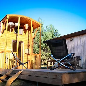 Le Petit Rias En Roulotte, 4 Personnes, Coin Cuisine Et Cabinet De Toilette Camping Saint Maurice en Chalencon